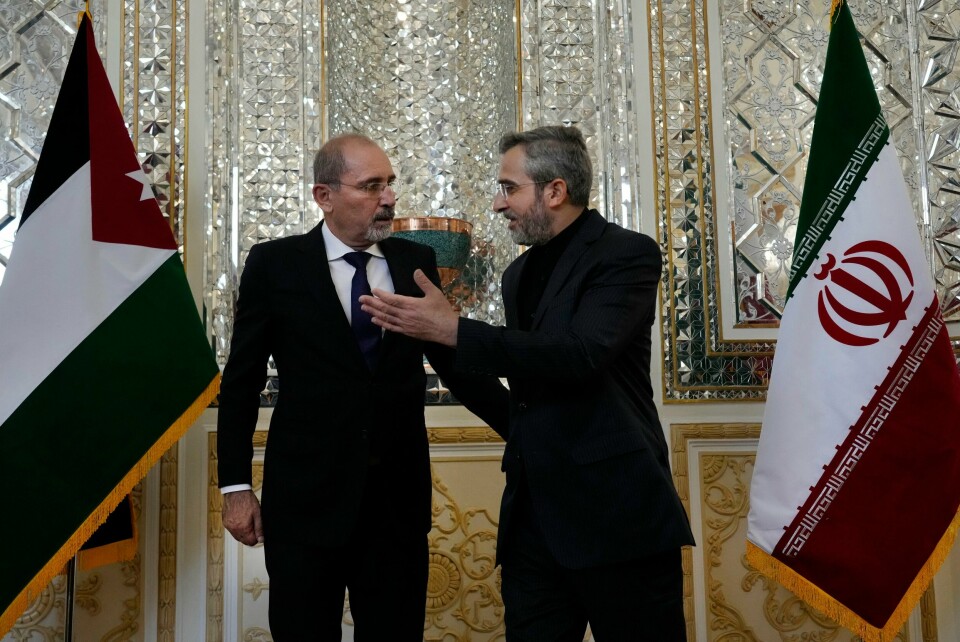 Irans fungerende utenriksminister Ali Bagheri Kani (til høyre) tok imot Jordans utenriksminister Ayman Safadi i Teheran søndag. Irans fungerende utenriksminister Ali Bagheri Kani (til høyre) tok imot Jordans utenriksminister Ayman Safadi i Teheran søndag. Foto: Vahid Salemi / AP / NTB