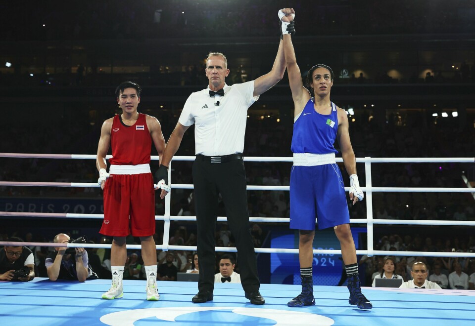 Imane Khelif er klar for OL-finale i boksing. Hun slo Janjaem Suwannapheng fra Thailand i semifinalen sent tirsdag kveld. Imane Khelif er klar for OL-finale i boksing. Hun slo Janjaem Suwannapheng fra Thailand i semifinalen. Foto: Richard Pelham, Pool via AP / NTB