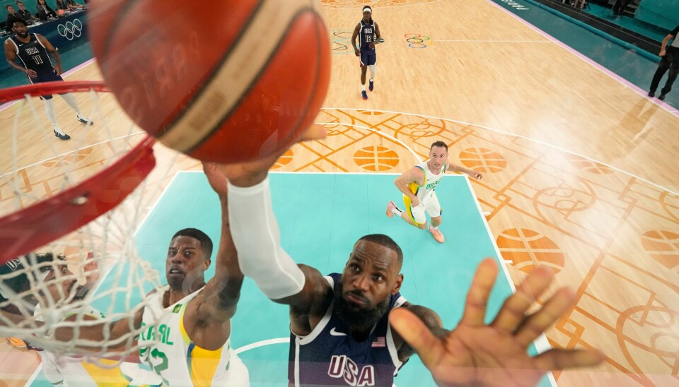 LeBron James og USA er klare for OL-semifinale etter å ha knust Brasil. LeBron James og USA er klare for OL-semifinale etter å ha knust Brasil. Foto: Michael Conroy, Pool via AP / NTB