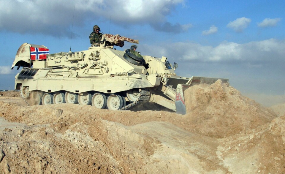 Illustrasjonsbilde fra Irak. Den norske styrken i Sør-Irak var utstyrt med fire mineryddingsmaskiner, men fikk ikke rydde miner av britene som de var underlagt kommando av. Foto: Gunnar Lier / NTB