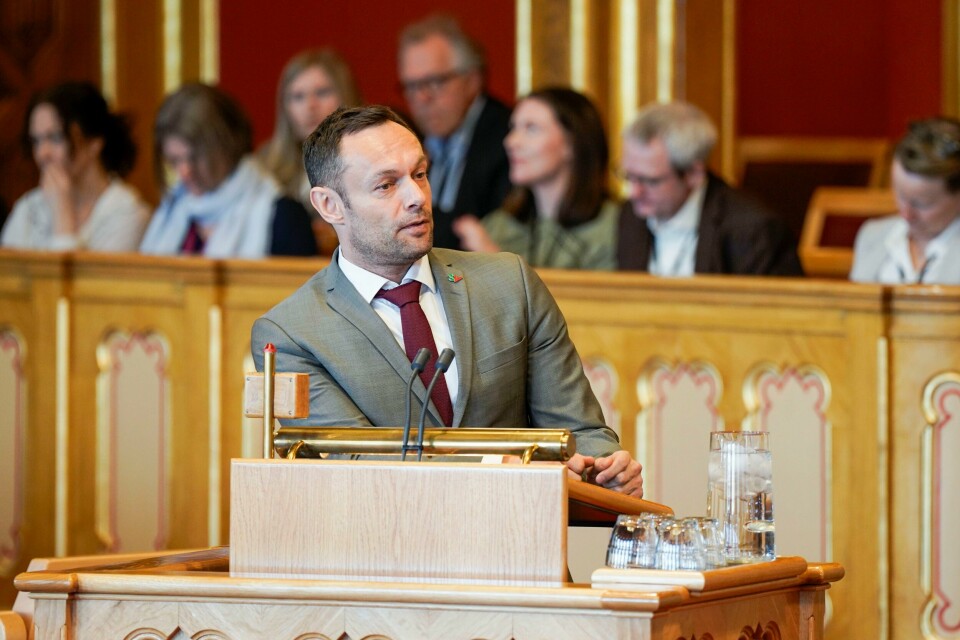 Etter en tid i tenkeboksen har Torgeir Knag Fylkesnes (SV) bestemt seg for å søke gjenvalg til Stortinget. Etter en tid i tenkeboksen har Torgeir Knag Fylkesnes (SV) bestemt seg for å søke gjenvalg til Stortinget. Foto: Heiko Junge / NTB