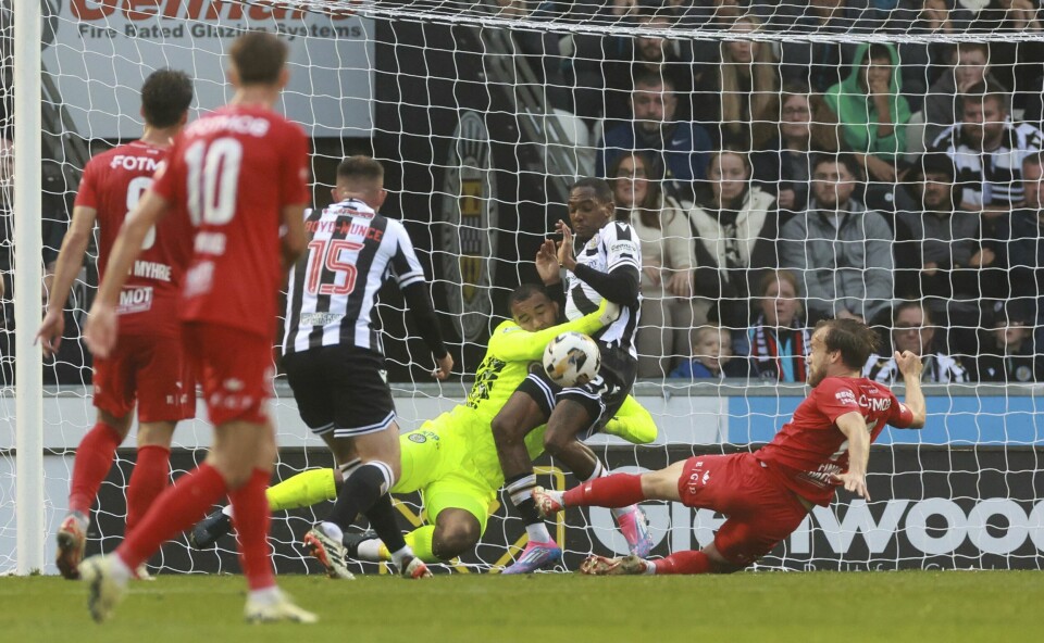 Brann kjempet hardt for å skaffe seg fordelen i første oppgjør mot St. Mirren i conferenceligakvalifiseringen torsdag. Brann kjempet hardt for å skaffe seg fordelen i første oppgjør mot St. Mirren i conferenceligakvalifiseringen torsdag. Foto: Steve Welsh / PA via AP / NTB