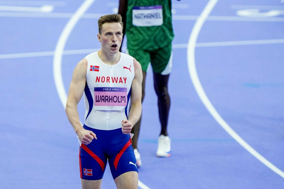 Karsten Warholm er regjerende olympisk mester, og løper for å forsvare den tittelen fredag kveld Karsten Warholm er videre til finale i OL.Foto: Fredrik Varfjell / NTB