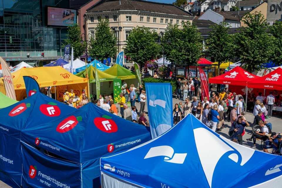 Yrende folkeliv rundt fargerike boder og stands under Arendalsuka. I forkant av årets arrangement, kommer politiet til å gjøre flere forebyggende tiltak. Bildet er fra Arendalsuka i fjor. Illustrasjonsfoto. Yrende folkeliv rundt fargerike boder og stands under Arendalsuka. I forkant av årets arrangement, kommer politiet til å gjøre flere forebyggende tiltak. Bildet er fra Arendalsuka i fjor. Illustrasjonsfoto: Heiko Junge / NTB