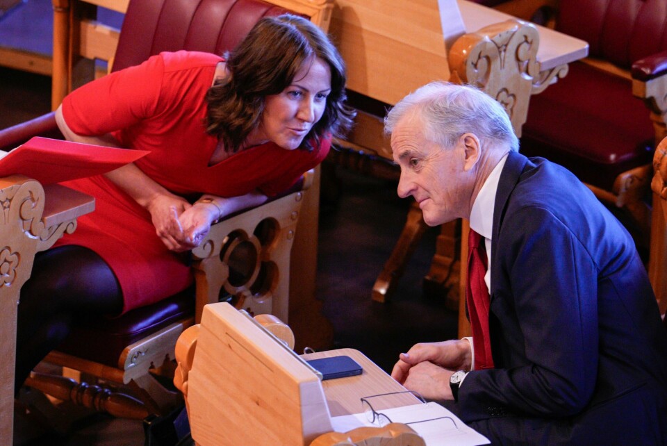 Arbeids- og inkluderingsminister Tonje Brenna og statsminister Jonas Gahr Støres under den muntlige spørretimen i Stortinget tidligere i år. Arbeids- og inkluderingsminister Tonje Brenna og statsminister Jonas Gahr Støres under den muntlige spørretimen i Stortinget tidligere i år. Foto: Javad Parsa / NTB