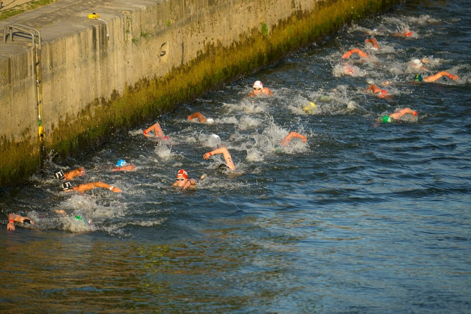 Henrik Christiansen og resten av svømmerne på 10 kilometer maraton fredag. Henrik Christiansen og resten av svømmerne på 10 kilometer maraton fredag. Foto: Dar Yasin / AP / NTB