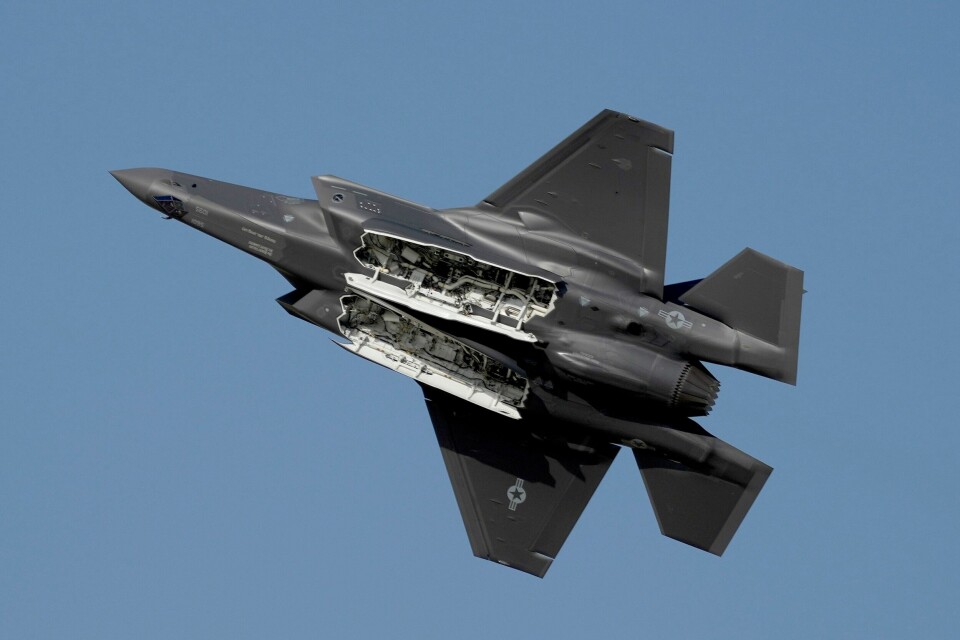 Det tar antakeligvis lenger tid enn ventet før F-35 -flyene til Luftforsvaret oppnår full operativ evne. Bildet viser et amerikansk F-35 under Dubai Air Show i fjor. Det tar antakeligvis lenger tid enn ventet før F-35 -flyene til Luftforsvaret oppnår full operativ evne. Bildet viser et amerikansk F-35 under Dubai Air Show i fjor. Foto: Kamran Jebreili / AP / NTB