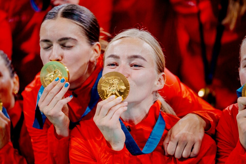 Stine Bredal Oftedal (t.h.) avsluttet karrieren med OL-gull. Her sammen med Stine Ruscetta Skogrand. Stine Bredal Oftedal (t.h.) avsluttet karrieren med OL-gull. Her sammen med Stine Ruscetta Skogrand.