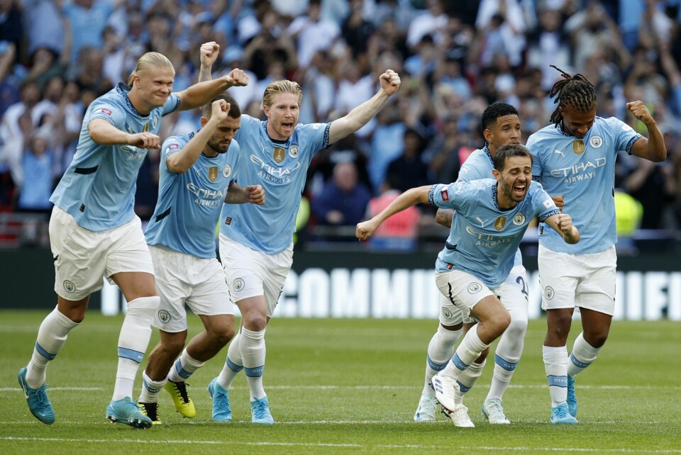 Erling Braut Haaland (t.v.) og lagkamerater i Manchester City jublet etter straffeseieren over Manchester United i Community Shield. Erling Braut Haaland (t.v.) og lagkamerater i Manchester City jublet etter straffeseieren over Manchester United i Community Shield. Foto: David Cliff / AP / NTB