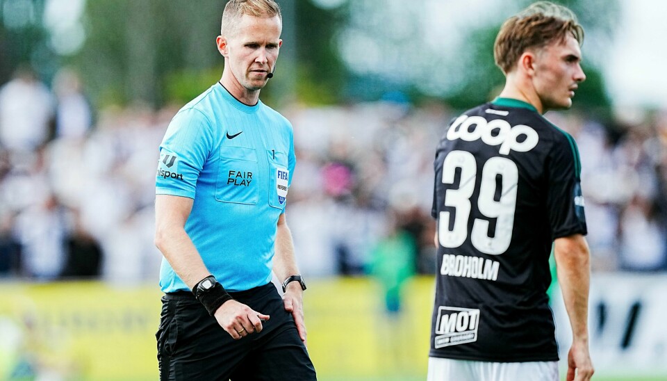 Dommer Kristoffer Hagenes innrømmer feil da Kåffa slo Rosenborg Dommer Kristoffer Hagenes innrømmer feil. Foto: Terje Bendiksby / NTB