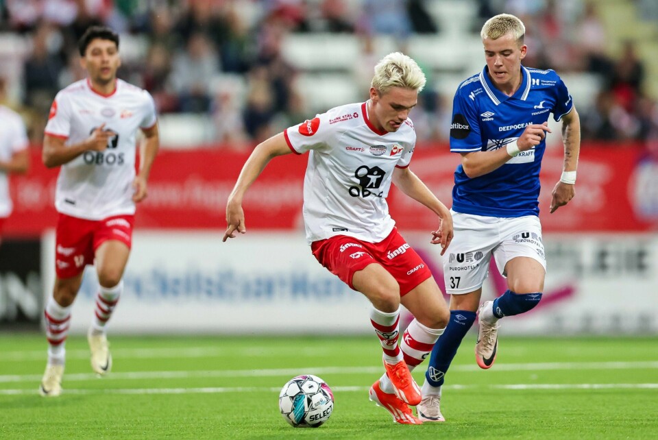 Fredrikstad-spiller Jeppe Kjær i duell med Haugesunds Sander Innvær i eliteseriekampen onsdag Fredrikstad-spiller Jeppe Kjær i duell med Haugesunds Sander Innvær i eliteseriekampen onsdag. Foto: Thomas Andersen / NTB