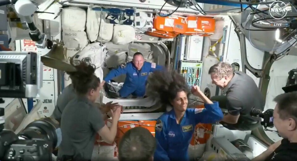 Nasa-astronautene Butch Wilmore og Suni Williams ble ønsket velkommen til ISS i juni. De er fortsatt der. Nasa-astronautene Butch Wilmore og Suni Williams ble ønsket velkommen til ISS i juni. De er fortsatt der. Foto: Nasa via AP / NTB