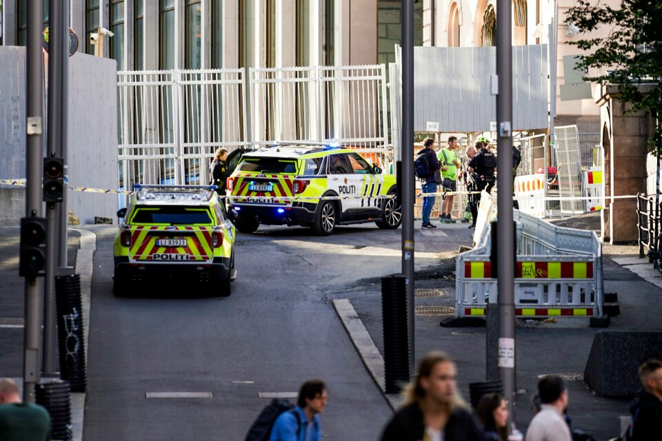 Politiet avfyrte varselskudd under en pågripelse av en mann som var truende på Youngstorget i Oslo. Politiet avfyrte varselskudd under en pågripelse av en mann som var truende på Youngstorget i Oslo.Foto: Amanda Pedersen Giske / NTB