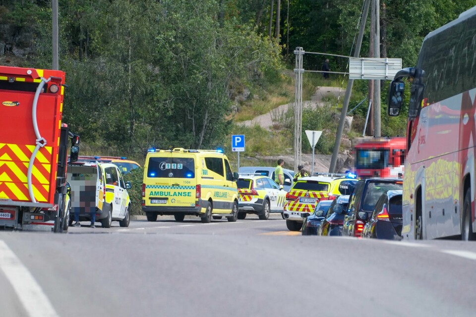 En person omkom da en motorsykkel kolliderte med et vogntog på Rv4 ved Bånkall fredag ettermiddag. En person omkom da en motorsykkel kolliderte med et vogntog på riksvei 4 ved Bånkall fredag ettermiddag. Foto: Terje Pedersen / NTB