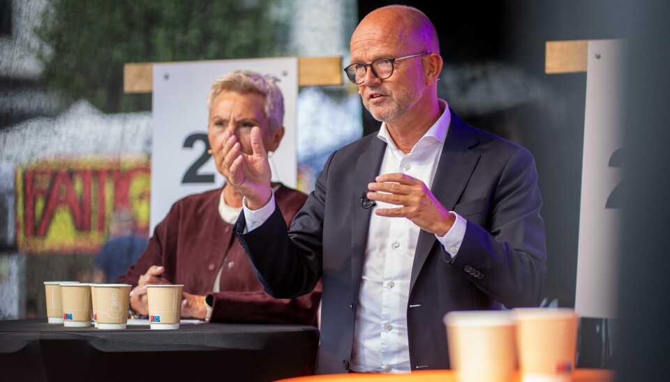 NHO-direktør Ole Erik Almlid, her på et arrangement på Arendalsuka tidligere denne uka sammen med LO-leder Peggy Hessen Følsvik. Bildet viser LO-leder Peggy Hessen Følsvik og NHO-direktør Ole Erik Almlid. Her er de i en samtale under Arendalsuka.