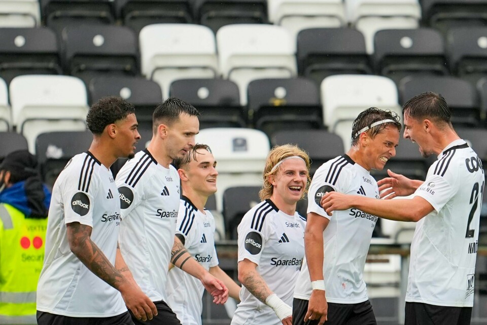 Adrian Perira ble matchvinner mot Viking. Rosenborg-spillerne feiret etter at Adrian Pereira satte inn 2-0-målet. Foto: Ole Martin Wold / NTB
