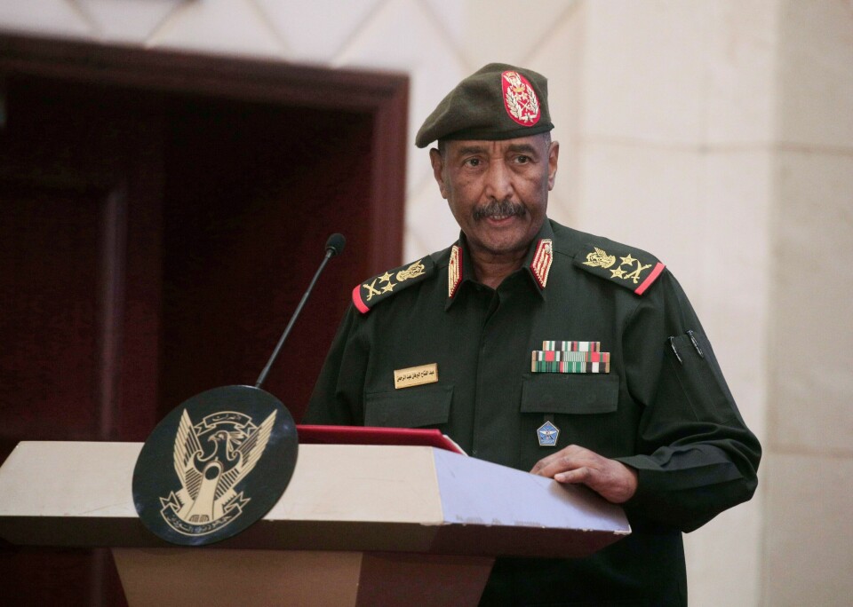 Den sudanske regjeringshærens sjef Abdel-Fattah Burhan fotografert i Khartoum i desember 2022, fire måneder før krigen brøt. Borgerkrigen i Sudan brøt ut i april i fjor. Striden står mellom landets to mektigste menn, hærsjefen Abdel Fattah al-Burhan (bildet) og hans tidligere nestkommanderende, krigsherren Mohamed Hamdan Dagalo, ofte omtalt som Hemetti. Foto: AP / NTB