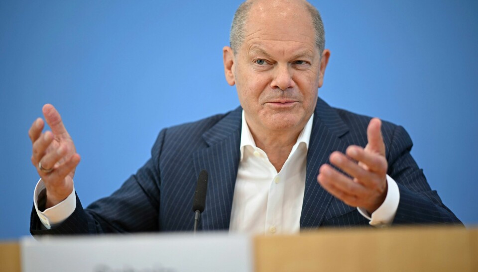 Tysklands statsminister Olaf Scholz er glad for at stadig flere innvandrere søker om tysk pass. Her fotografert i forbindelse med en pressekonferanse i Berlin tidligere i sommer. Tysklands statsminister Olaf Scholz møtte onsdag pressen til sin årlige sommerpressekonferanse. Foto: Britta Pedersen / AP / NTB