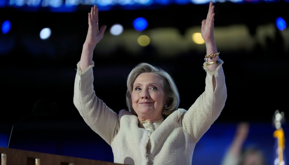 Hillary Clinton på talerstolen på landsmøtet i Chicago. Foto: Paul Sancya / AP / NTB Hillary Clinton på talerstolen på landsmøtet i Chicago. Foto: Paul Sancya / AP / NTB