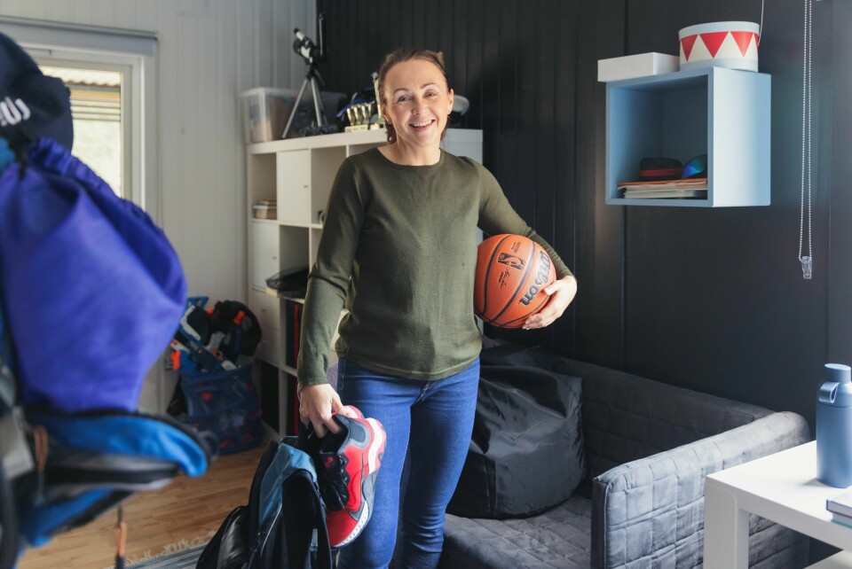 Forbrukerøkonom Linda Tofteng Eliassen i Sparebank 1 Nord-Norge lærer bort personlig økonomi i praksis til egne barn og gir oss sine beste tips. Forbrukerøkonom Linda Tofteng Eliassen i Sparebank 1 Nord-Norge lærer bort personlig økonomi i praksis til egne barn og gir oss sine beste tips.