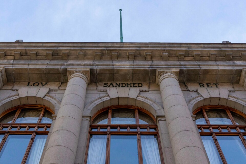 Høyesteretts hus i Oslo. Inndragning av biler etter villmannskjøring skal opp i Høyesterett. Foto: Frederik Ringnes / NTB
