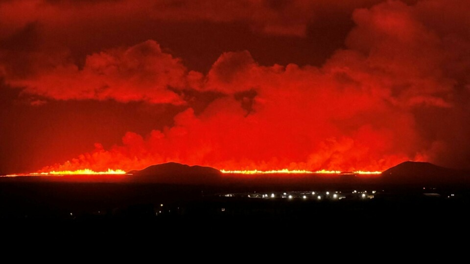 Et nytt vuklkanutbrudd har rammet Island. A volcano erupts, near Vogar, Iceland, August 22, 2024 in this picture obtained from social media. GISLI OLAFSSON/via REUTERS THIS IMAGE HAS BEEN SUPPLIED BY A THIRD PARTY. MANDATORY CREDIT. NO RESALES. NO ARCHIVES.