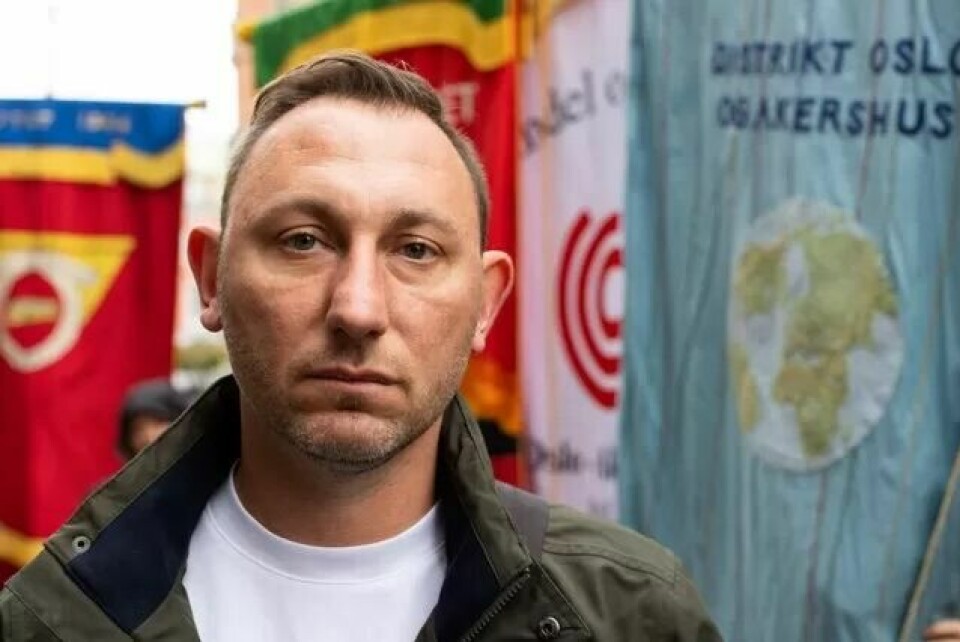 – Det skjer ofte at jeg må jobbe sju uker på rad. Det er ganske vanlig, forteller Jaroslaw Hania, kabinansatt i SAS. – Det skjer ofte at jeg må jobbe sju uker på rad. Det er ganske vanlig, forteller Jaroslaw Hania, kabinansatt i SAS.