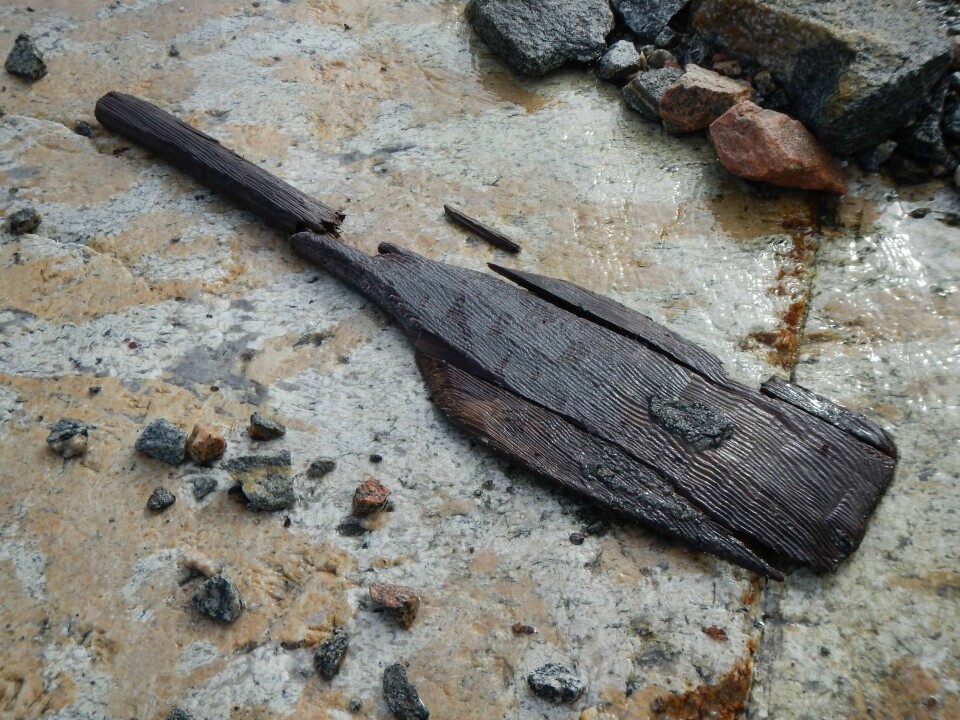 Denne trespaden ble funnet etter snøsmelting ved Grovåskardet i Fjord kommune. Den er datert helt tilbake til 180–350 år etter Kristus. Denne trespaden ble funnet etter snøsmelting ved Grovåskardet i Fjord kommune. Den er datert helt tilbake til 180–350 år etter Kristus. Foto: Dag Ringstad / Møre og Romsdal fylkeskommune / NTB