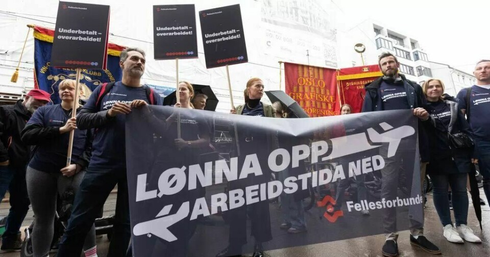 Kabinansatte i SAS er overarbeidet og underbetalt, mener Fellesforbundet, med en lønn som er ikke er verdig det norske arbeidslivet. Nå går de til streik. Kabinansatte i SAS er overarbeidet og underbetalt, mener Fellesforbundet, med en lønn som er ikke er verdig det norske arbeidslivet. Nå går de til streik.