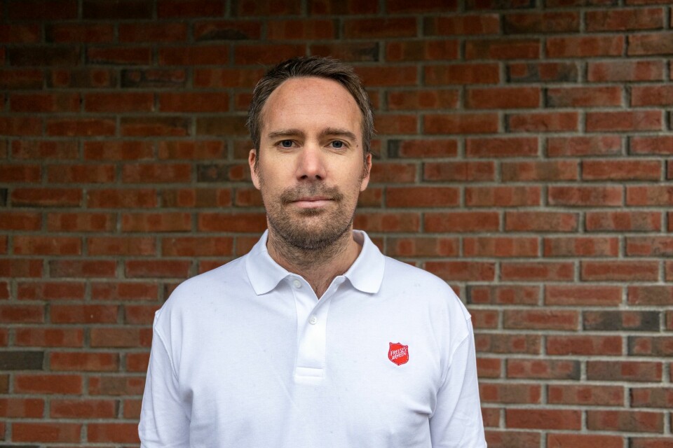 Håkon Løtveit er kommunikasjonsrådgiver i Frelsesarmeen. Han forteller at de aldri før har kjøpt inn så mye mat som nå for å dele det ut. Håkon Løtveit er kommunikasjonsrådgiver i Frelsesarmeen.