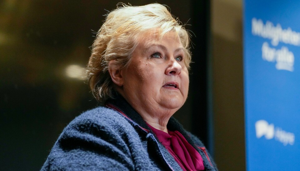 Dersom Solberg mener det skal lønne seg å jobbe, burde hun heller jobbe for å øke lønningene til de som tjener minst. Høyre-leder Erna Solberg vil fortsette som partileder – og er partiets statsministerkandidat sier hun da hun møter pressen på sentralstyremøte i Høyre.