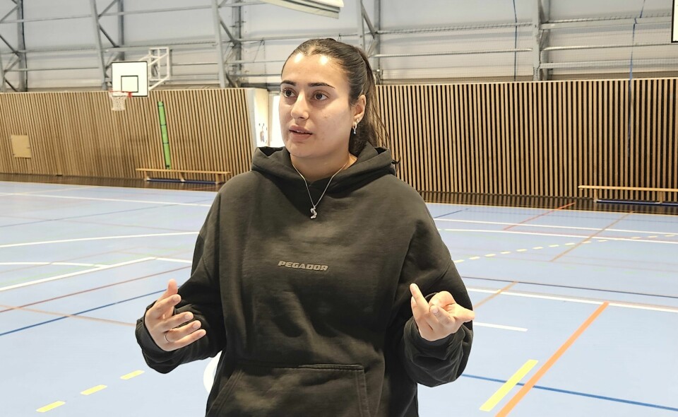 Amna Butt er styremedlem i Tøyen sportsklubb. Hun mener at det er viktig å ha et møteplass slik at ungdommene ikke trekkes ut til gata. Amna Butt er styremedlem i Tøyen sportsklubb.