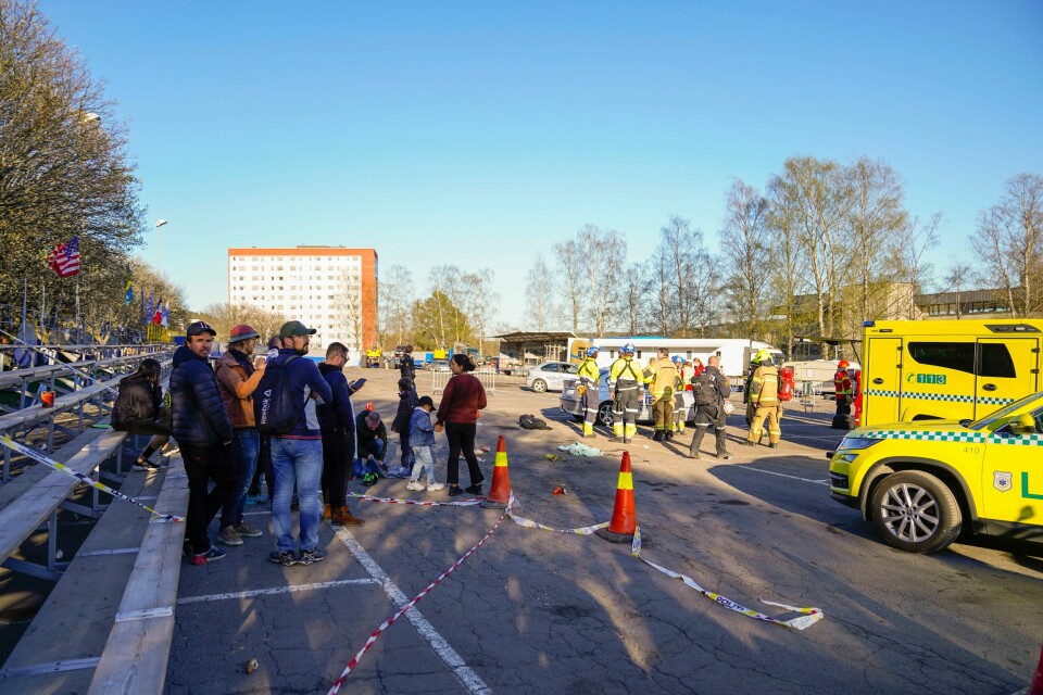 To menn, en far og hans sønn, er dømt etter en ulykke under et motorshow på Bjerke i Oslo i april for to år siden. Flere personer er skadd etter at en bil kjørte inn i tribunen under et bilarrangement på Bjerke travbane i Oslo søndag ettermiddag. Foto: Håkon Mosvold Larsen / NTB