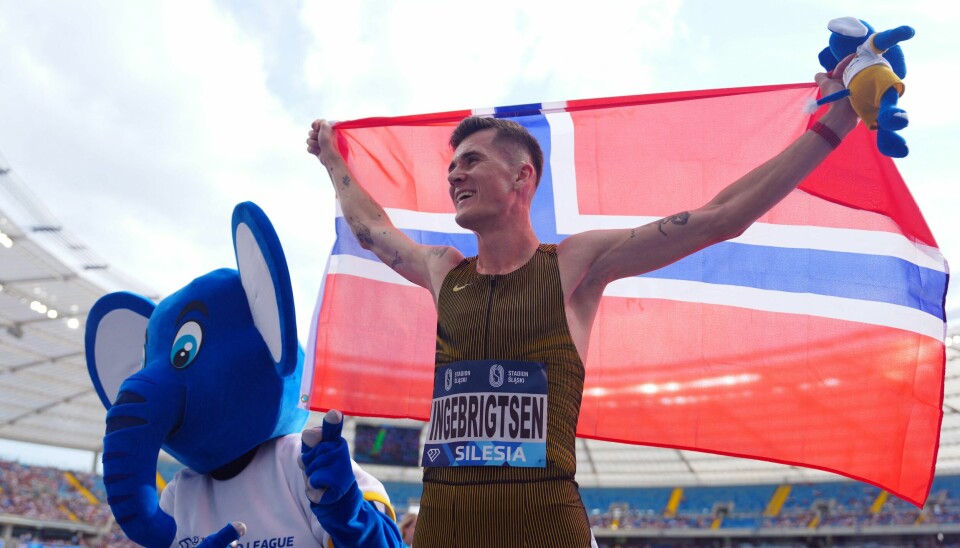 Jakob Ingebrigtsen feirer verdensrekorden i Silesia i Chorzow i Polen søndag. Jakob Ingebrigtsen feirer verdensrekorden i Silesia i Chorzow i Polen søndag.