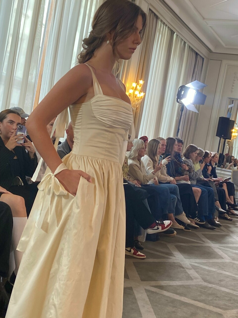 Leah Behn på catwalken på Grand Hotel under åpningen av Oslo Runways talentprogram Next. Leah Behn på catwalken på Grand Hotel under åpningen av Oslo Runways talentprogram Next.