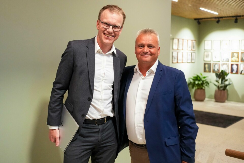 Sjef for NHO Luftfart, Erik Lahnstein, og leder i Fellesforbundet, Jørn Eggum, hos Riksmegleren, tirsdag morgen etter partene ble enige. Sjef for NHO Luftfart Erik Lahnstein og leder i Fellesforbundet Jørn Eggum hos Riksmegleren. Bildet er tatt tirsdag morgen etter partene ble enige.