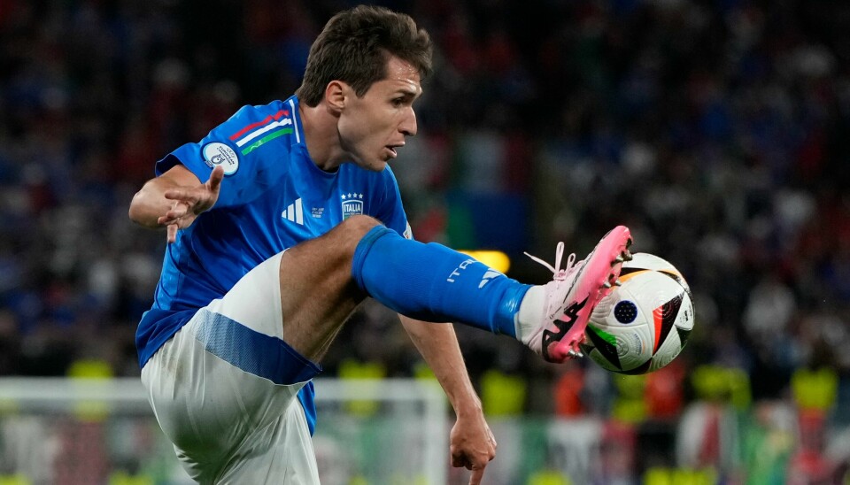 Federico Chiesa er på vei til Liverpool. Federico Chiesa er på vei til Liverpool. Foto: Alessandra Tarantino / AP Photo / NTB.