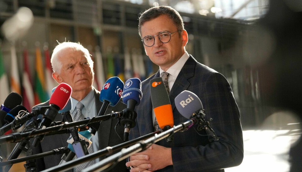 EUs utenrikssjef Josep Borrell (t.v.) og Ukrainas utenriksminister Dmytro Kuleba (t.h.) møtte pressen før EUs utenriksministermøte i Brussel torsdag. EUs utenrikssjef Josep Borrell (t.v.) og Ukrainas utenriksminister Dmytro Kuleba (t.h.) møtte pressen før EUs utenriksministermøte i Brussel torsdag. Foto: AP / NTB