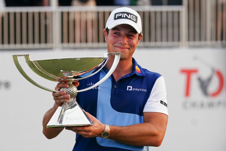 Viktor Hovland vant FedEx-cupen sammenlagt i fjor, og slår ut som tittelforsvarer i Tour Championship torsdag Viktor Hovland vant en av de største turneringen i golfverdenen sist helg. Foto: John Bazemore / AP / NTB