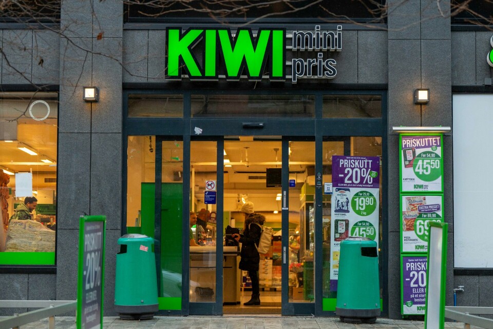 Norgesgruppen, som står bak kjedene Meny, Spar, Kiwi og Joker, tjente 2,1 milliarder kroner i første halvår i år. Kiwi-eier Norgesgruppen sier den ikke vil avvikle bruken av prisjegere, selv om Konkurransetilsynet har pålagt dem, Coop og Rema å gjøre dette. Foto: Håkon Mosvold Larsen / NTB