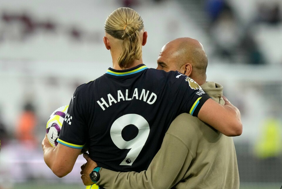 Manchester City-manager Pep Guardiola omfavnet Erling Braut Haaland etter nok et hattrick fra nordmannen i 3-1-seieren over West Ham. Manchester City-manager Pep Guardiola omfavnet Erling Braut Haaland etter nok et hattrick fra nordmannen i 3-1-seieren over West Ham. Foto: Frank Augstein / AP / NTB