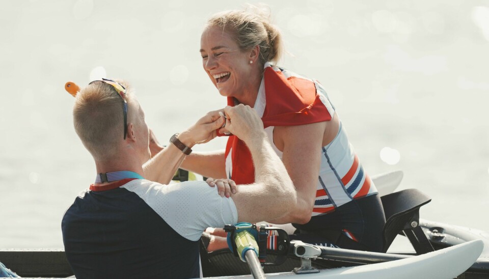 Birgit Skarstein med sølv i finalen i roing under Paralympics 2024 i Paris. Birgit Skarstein smilte etter sølvløpet i Paralympics-finalen. Foto: Erik Flaaris Johansen / NTB
