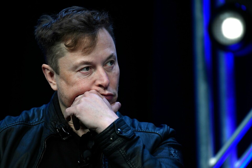 X-eier Elon Musk raser etter ordren mot meldingstjenesten i Brasil. Han anklager høyesterettsdommer Alexandre de Moraes for å være politisk motivert og hevder han setter demokratiet i fare. Bildet er av Elon Musk, som eier X.