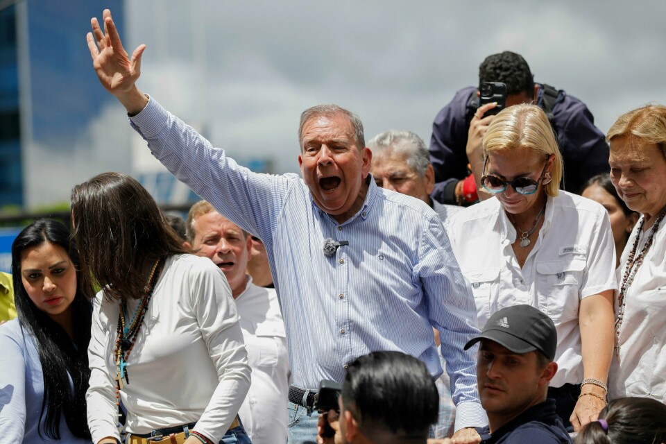 Venezuelas myndigheter utsteder arrestordre på opposisjonskandidaten Edmundo González, som opposisjonen sier vant presidentvalget i juli. Venezuelas myndigheter utsteder arrestordre på opposisjonskandidaten Edmundo González, som opposisjonen sier vant presidentvalget i juli. Foto: Cristian Hernandez / AP / NTB