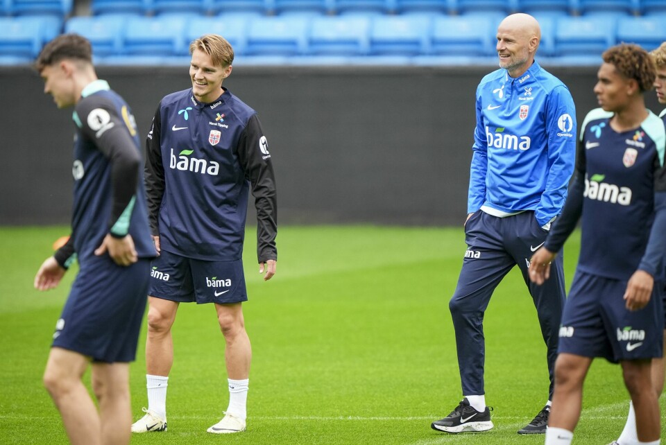 Martin Ødegaard og landslagssjef Ståle Solbakken på landslagets trening på Ullevaal onsdag før avreise til Kasakhstan. Martin Ødegaard og landslagssjef Ståle Solbakken på landslagets trening på Ullevaal onsdag før avreise til Kasakhstan.