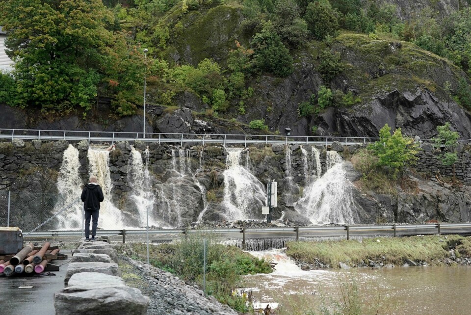 Veier er stengt på grunn av flom i Notodden onsdag. Veier er stengt på grunn av flom i Notodden onsdag. Foto: Emilie Holtet / NTB
