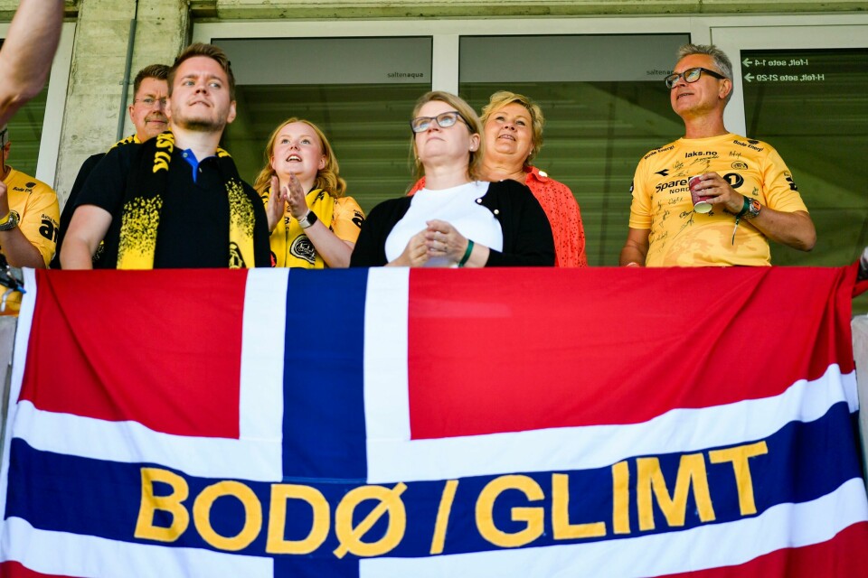 Erna Solberg sammen med ordfører Odd Emil Ingebrigtsen (til høyre) under en tidligere Glimt-kamp. Erna Solberg sammen med ordfører Odd Emil Ingebrigtsen (til høyre) under en tidligere Glimt-kamp. Foto: Rodrigo Freitas / NTB