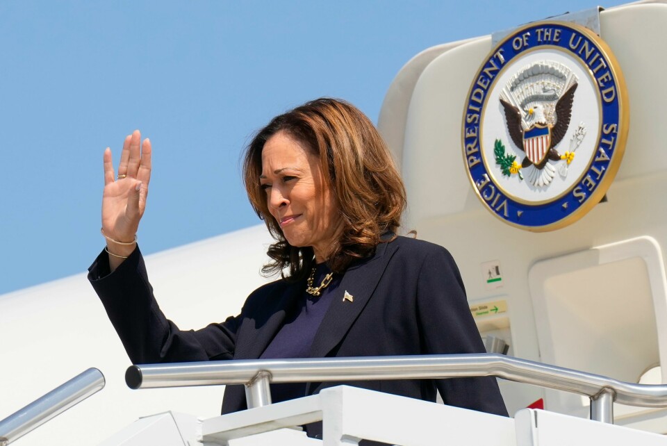 Visepresident Kamala Harris slår Donald Trump i 2024-valget, tror Lichtman. Democratic presidential nominee Vice President Kamala Harris arrives in Pittsburgh International Airport, in Coraopolis, Pa., Thursday, Sept. 5, 2024, where she is expected to prepare for the first presidential debate. (AP Photo/Jacquelyn Martin)
