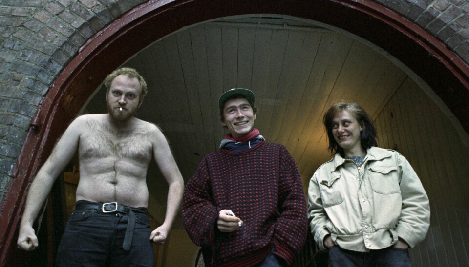 Bandet Jokke & Valentinerne anno 1991. fra venstre frontfigur Joachim Nielsen, bassist Petter Pogo og trommeslager May-Irene Aasen. Bandet Jokke & Valentinerne anno 1991. fra venstre frontfigur Joachim Nielsen, bassist Petter Pogo og trommeslager May-Irene Aasen.