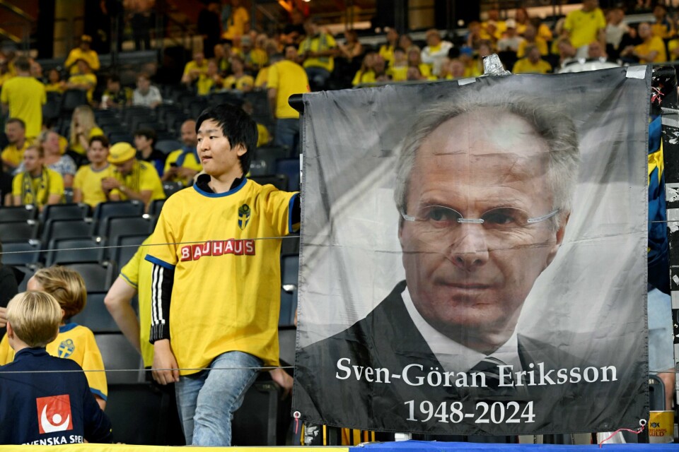 Fotballtreneren Sven-Göran Eriksson fikk sin hyllest av det svenske folket og fotballandslaget etter at han gikk bort 26. august. Fotballtreneren Sven-Göran Eriksson fikk sin hyllest av det svenske folket og fotballandslaget etter at han gikk bort 26. august.